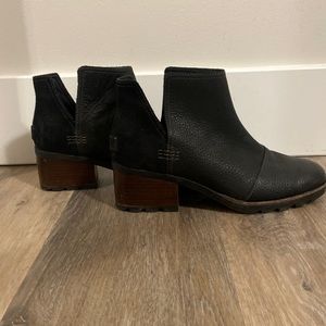 Sorel black leather booties size 8.5